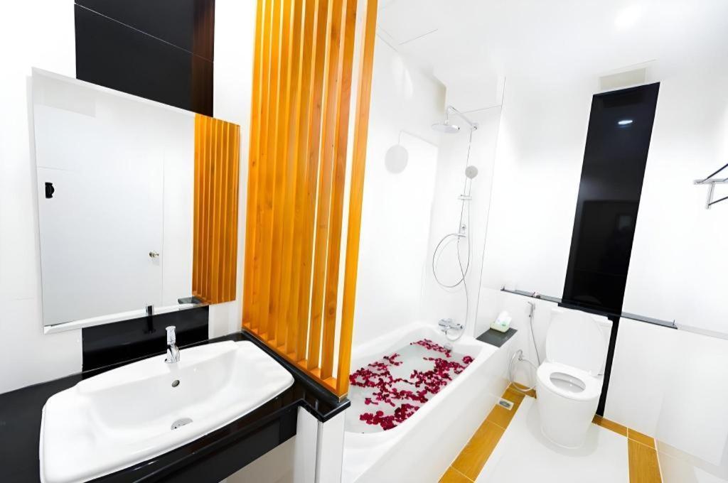 Gt Residence Hotel Buriram Eksteriør bilde