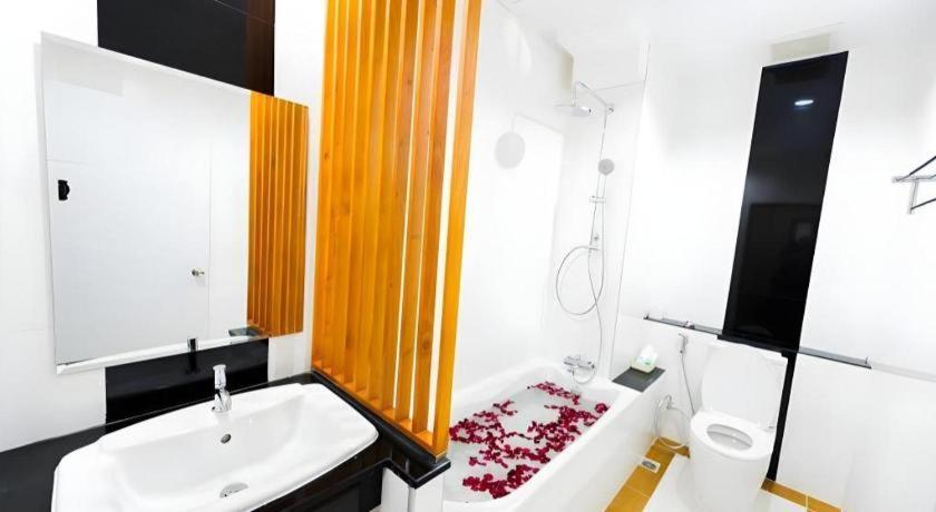 Gt Residence Hotel Buriram Eksteriør bilde